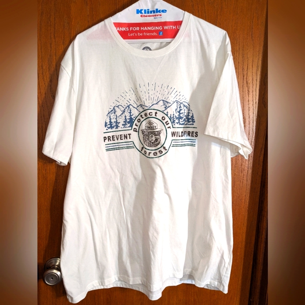 Smokey the‎ Bear graphic tshirt